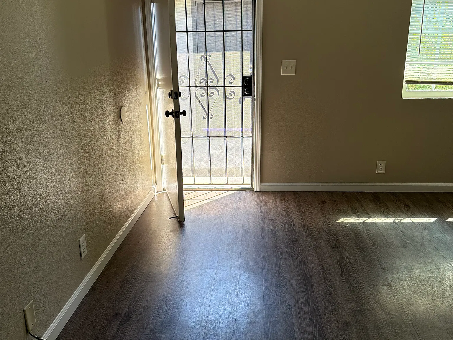 1 bed, $1,000 — Photo 1