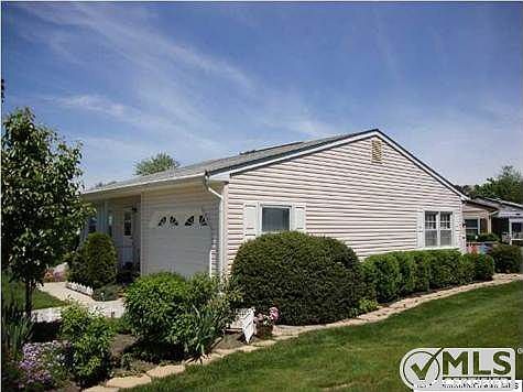 4th image of 12 Longwood Dr #72