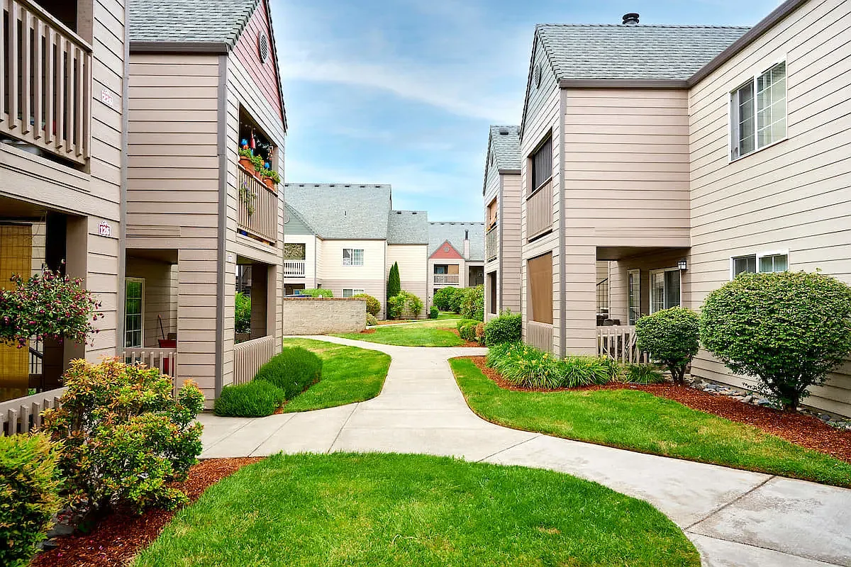 Devonwood & First Place — Photo 3