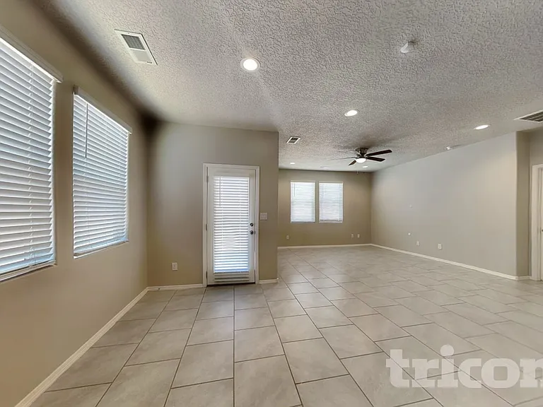 1806 Valle Vista Rd NW — Photo 4