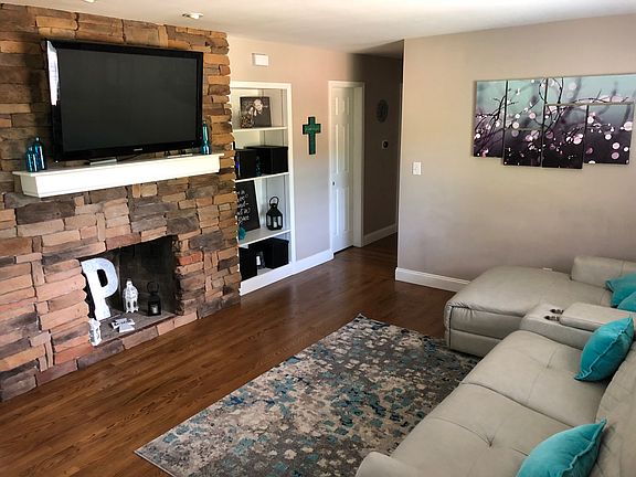 3rd image of 90 Greenbriar Ave