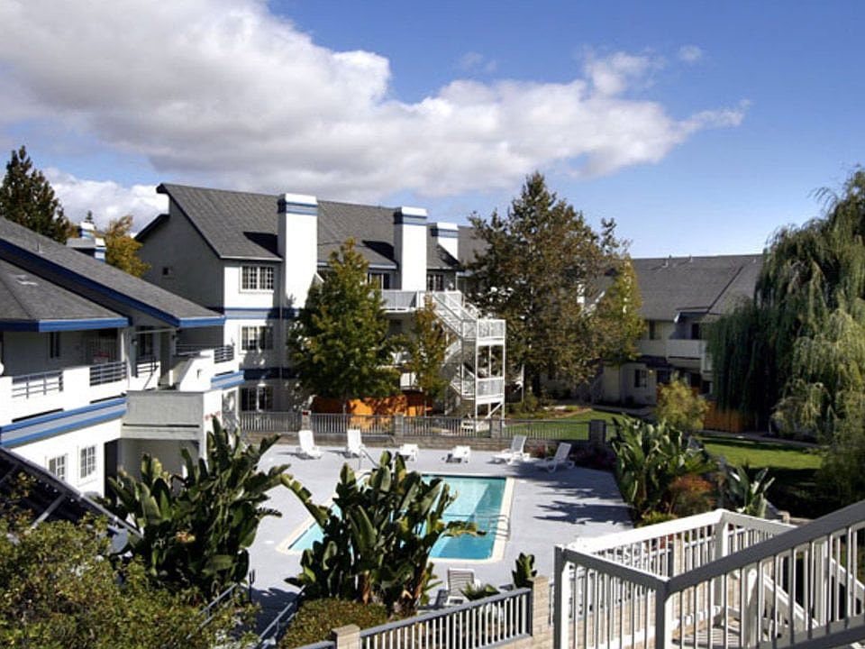1st image of 1021 Southwood Dr APT I