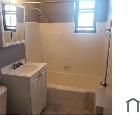 5th image of 7706 S Jeffery Blvd APT 2E