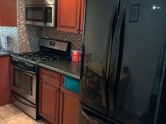 4th image of 35-21 33rd St #2