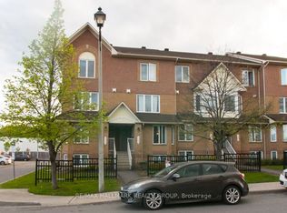 330 Cresthaven Dr #33, Ottawa, ON K2G 6W3