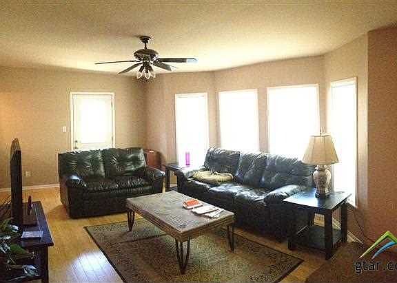5th image of 2310 Crestwood Dr