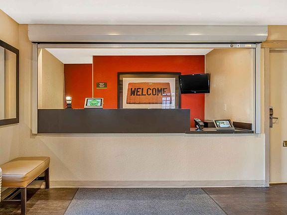 Lobby and Guest Check-in