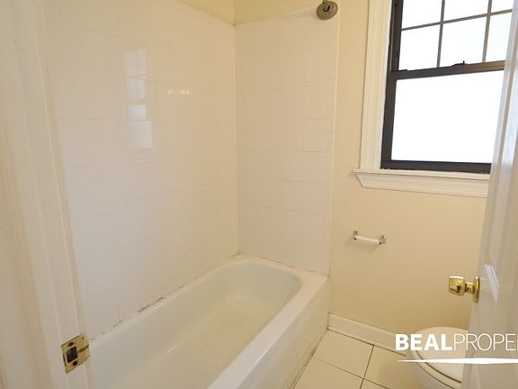 5th image of 1200 W Wellington Ave #3