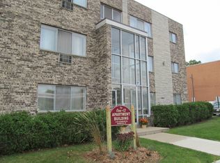 11205 W Bluemound Rd, Wauwatosa, WI 53226