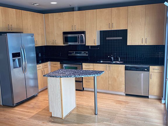 2nd image of 923 Peachtree St NE Unit 1823