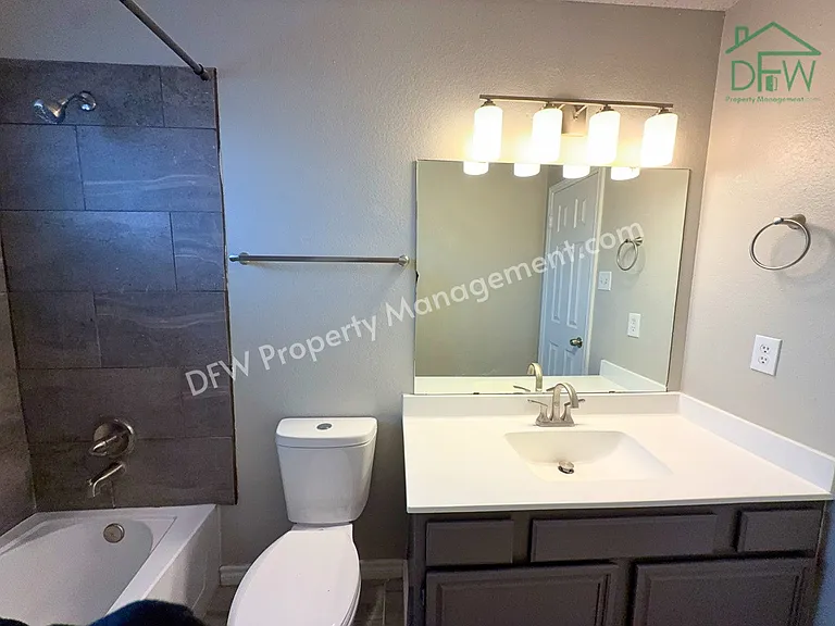704 Inglewood Trl — Photo 21