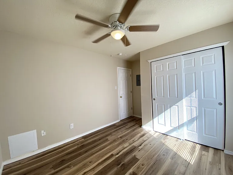 2 bed, 1.0 bath, 900 sqft, $1,195 — Photo 16
