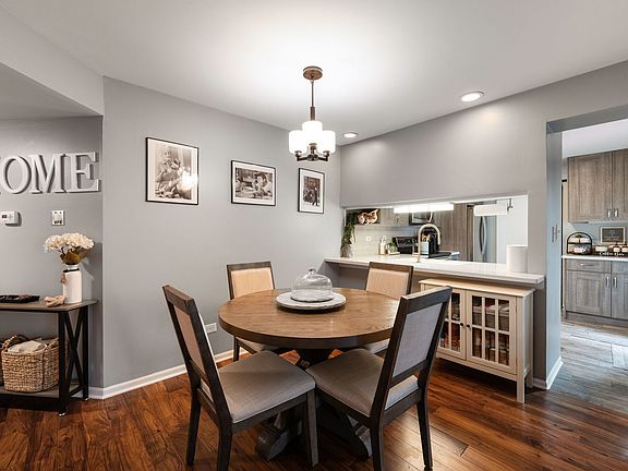 5th image of 124 White Oak Ct APT 3
