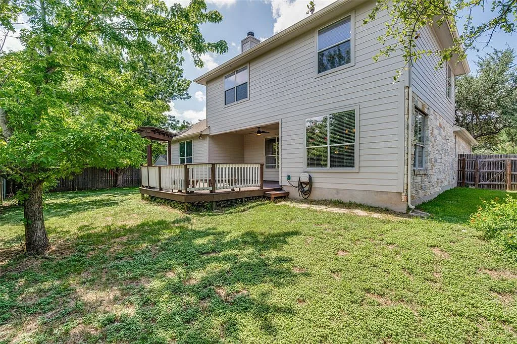 5 bed, 2.5 bath, 2931 sqft, $3,500 — Photo 3