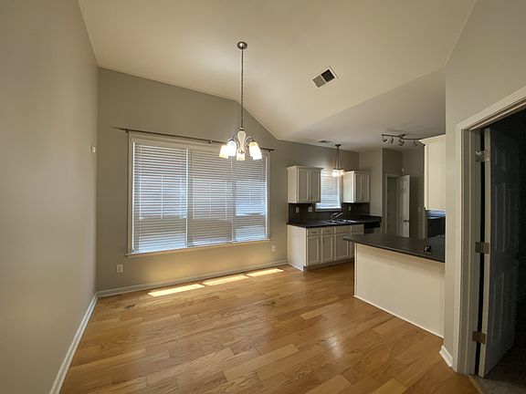 3rd image of 1421 Island Town Dr