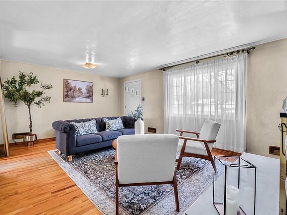 3rd image of 656 Oxford Blvd