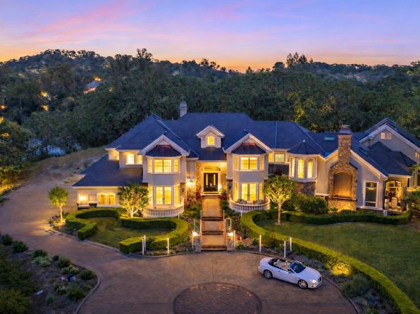 9988 Troon Court - 4bd/7ba, 7,247 sqft - in Windsor, CA