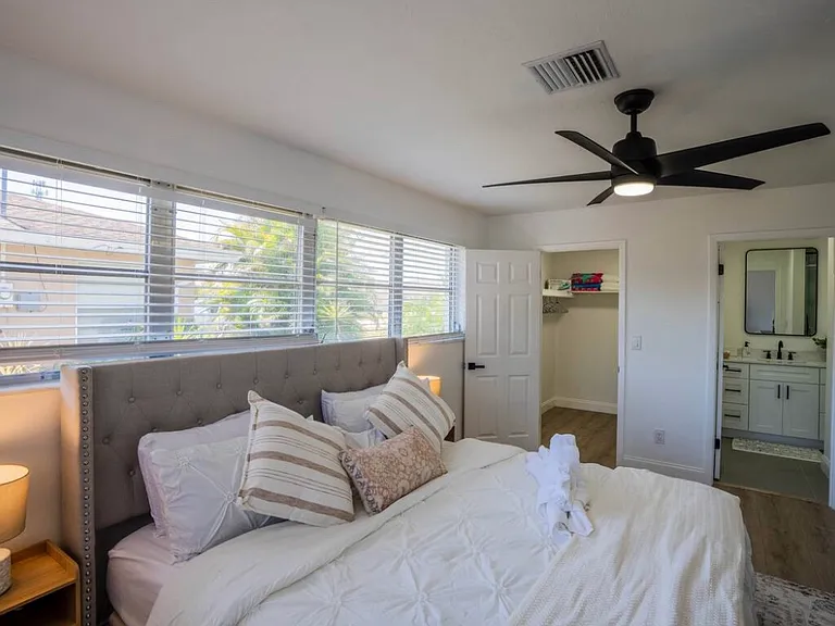 3649 SE 5th Ct — Photo 11