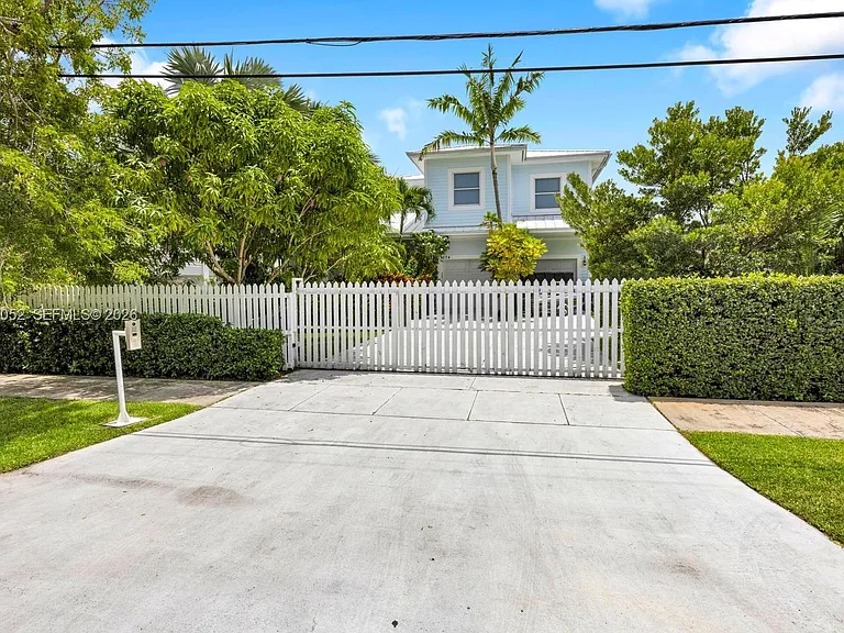 1074 NE Little River Dr — Photo 33