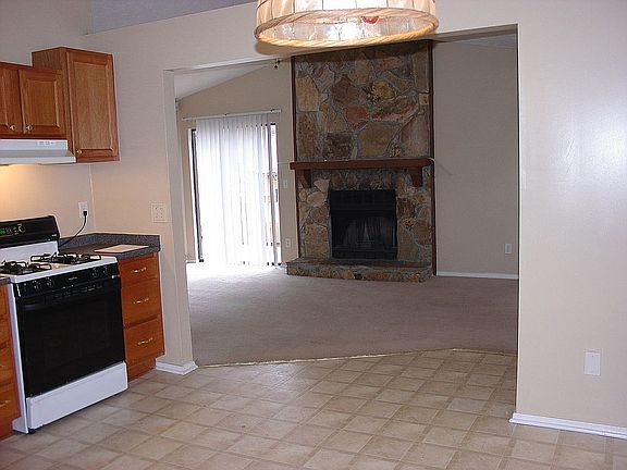 Livingroom (from kitchen)