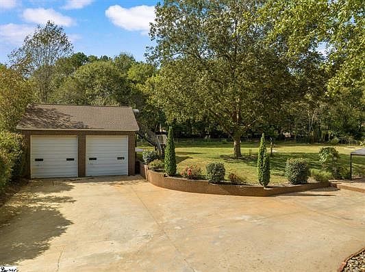 2nd image of 108 Kingswood Cir