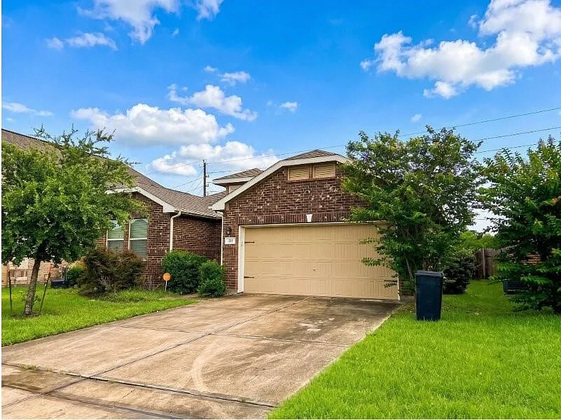 3 bed, 2.0 bath, 1597 sqft, $1,900 — Photo 1