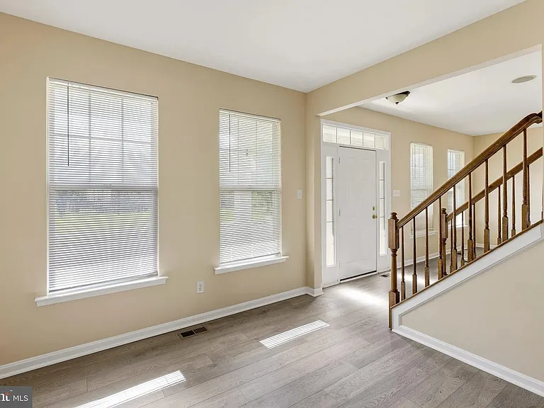 4704 Denview Way — Photo 5