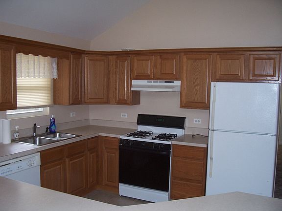 4th image of 9A140 Hawthorne Dr