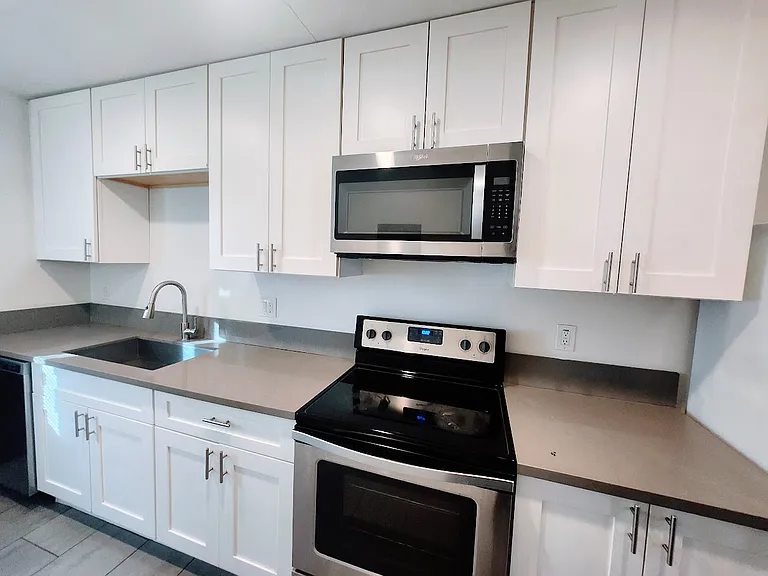 646 N 10th Ave — Photo 3