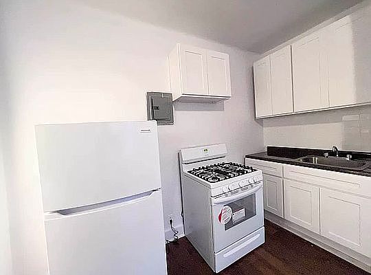 4th image of 2530 Ocean Ave APT 7D