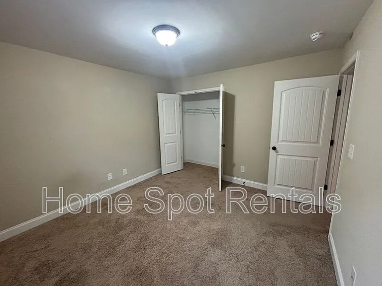 4811 Lost Creek Dr — Photo 6