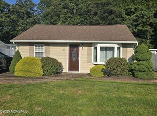 533 Holly Village Ln, Toms River, NJ 08753