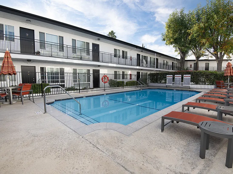 Sunset Ridge at La Crescenta — Photo 11
