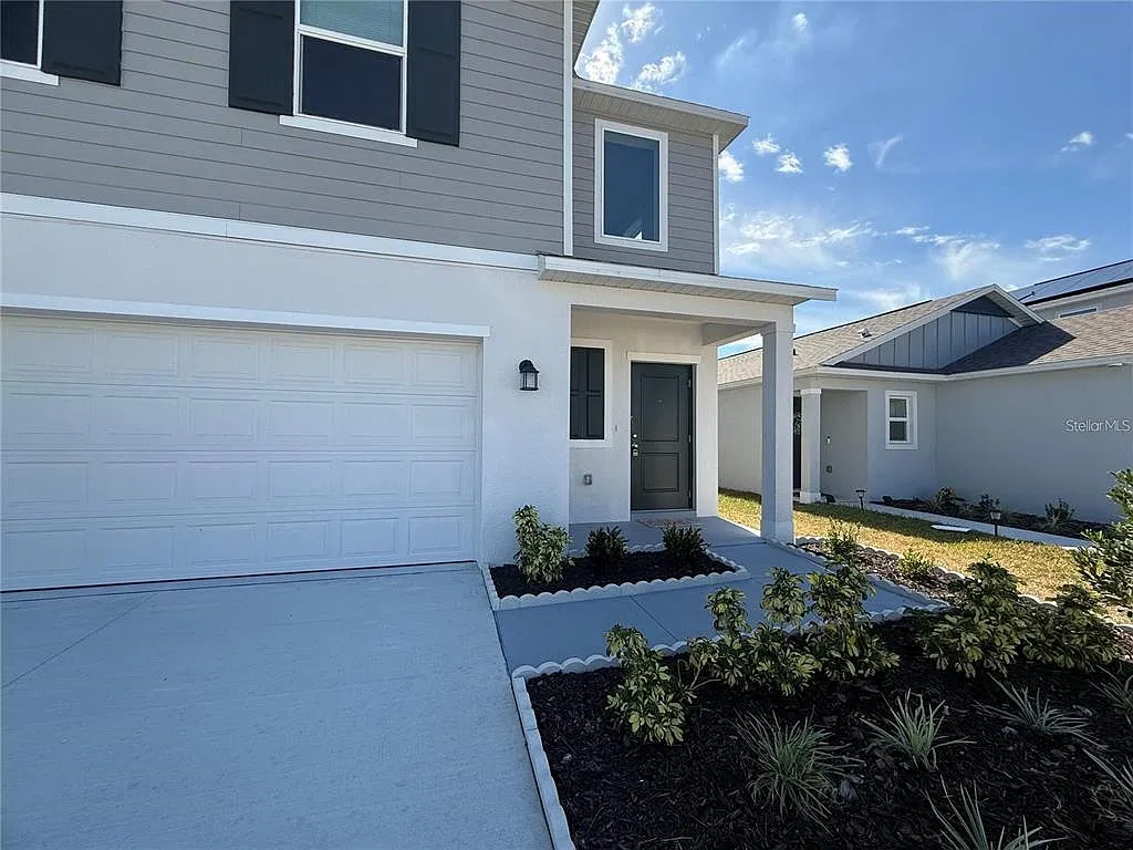 4 bed, 2.5 bath, 1874 sqft, $2,300 — Photo 3