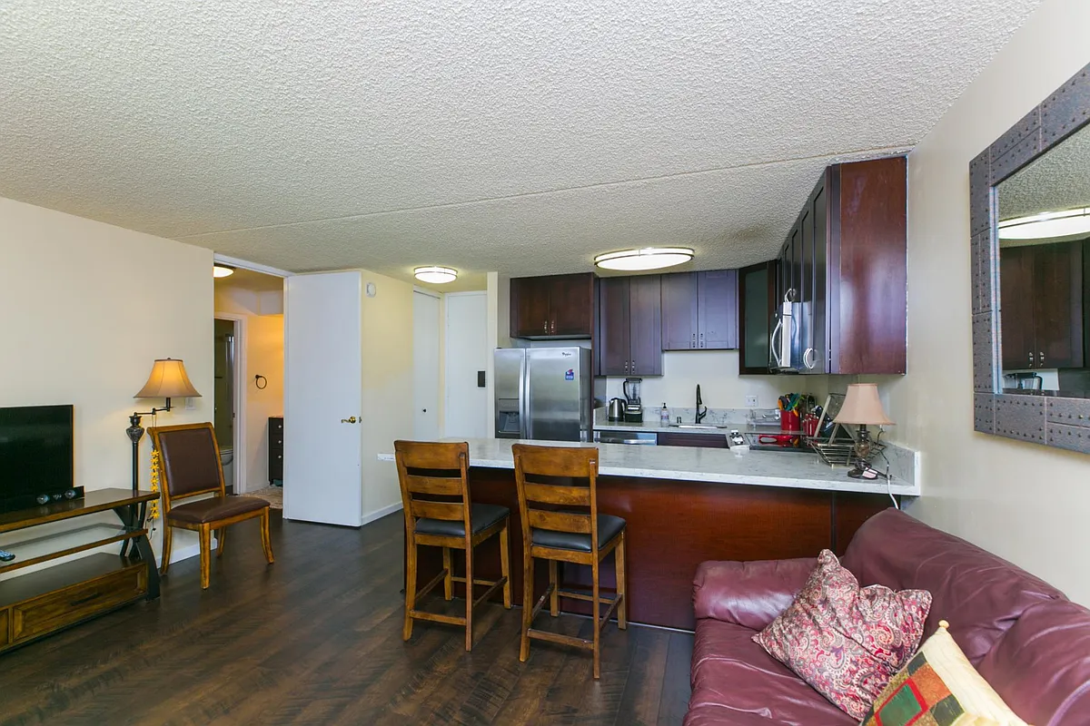 Building Photo - 411 Hobron Ln #607