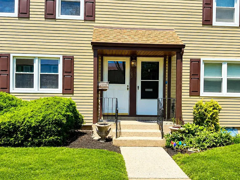 163 Rose St — Photo 1