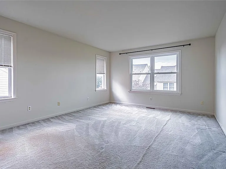 323 Surrey Pl #323 — Photo 14
