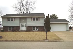 1st image of 1042 Woodbine Cir W