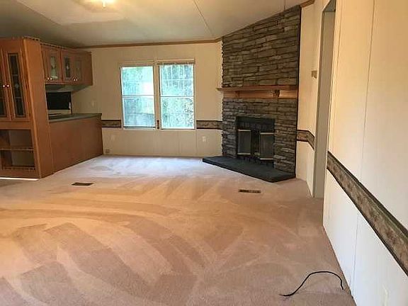 3rd image of 589 Camden Dr