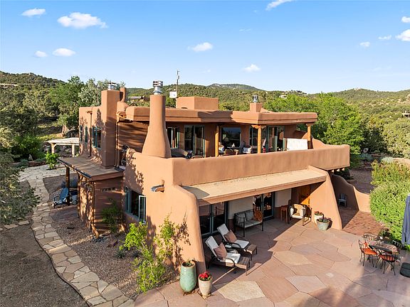 2nd image of 15 Cielo Cumbre Rd