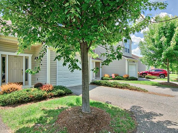 4th image of 140 Kitty Ln
