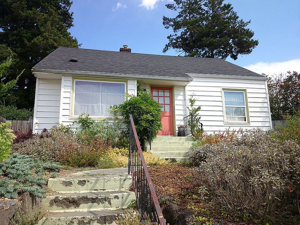 2nd image of 3732 SW Sullivan St