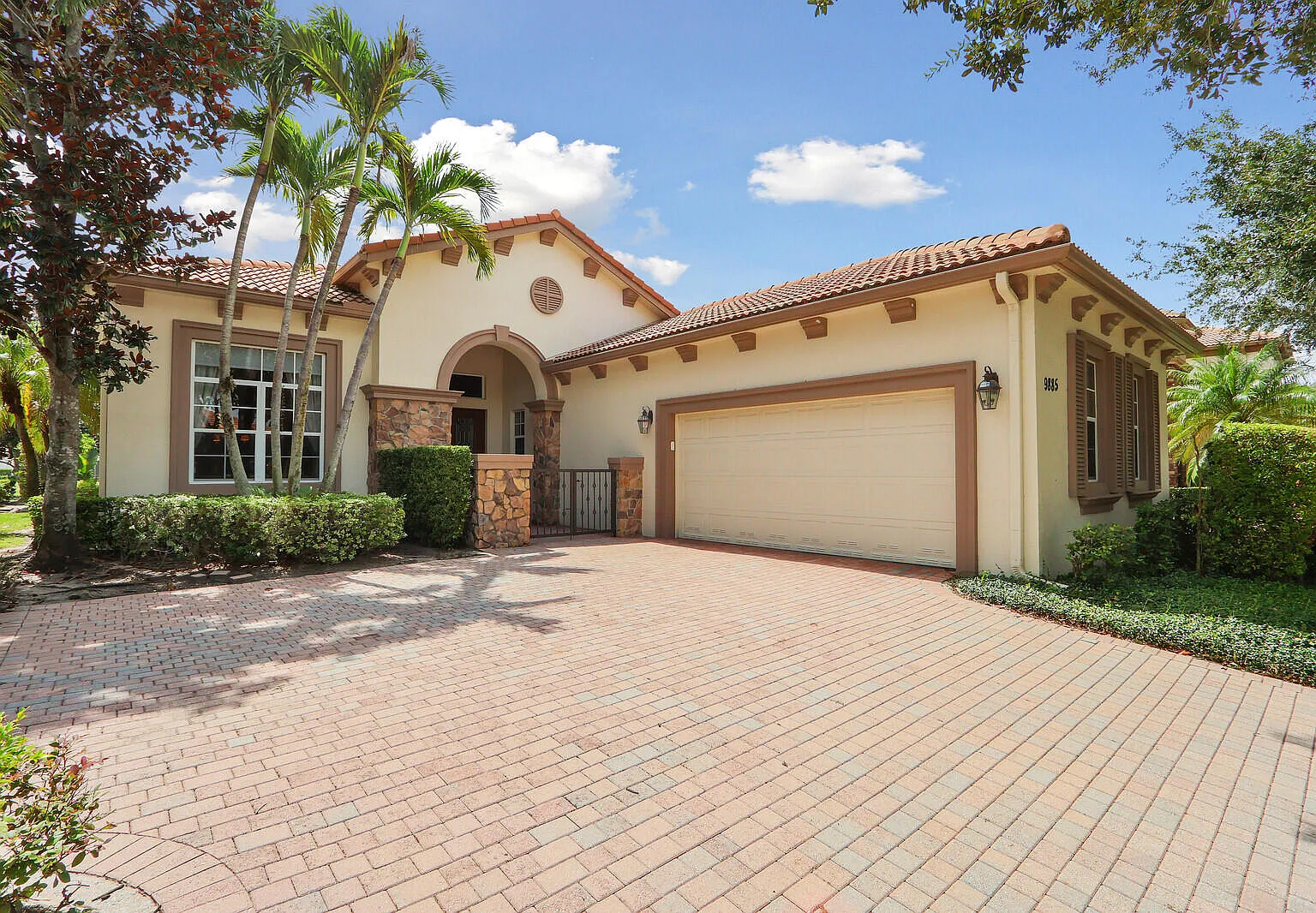 3 bed, 3.5 bath, 2467 sqft, $4,500 — Photo 1