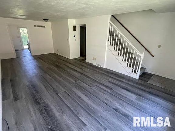 2nd image of 1402-1404 W Daytona Dr