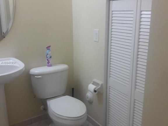 5th image of 10361 NW 32nd Ter
