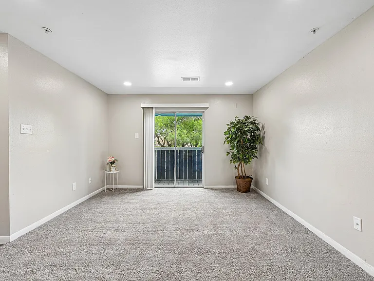 Aster on Aldine — Photo 18