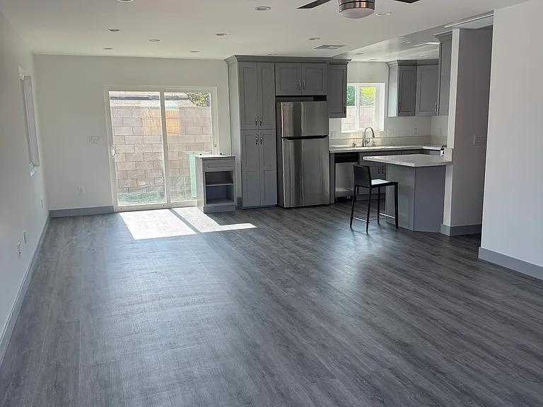 13121 S Longworth Ave — Photo 3