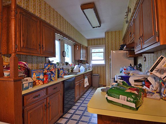 5th image of 807 S Park St