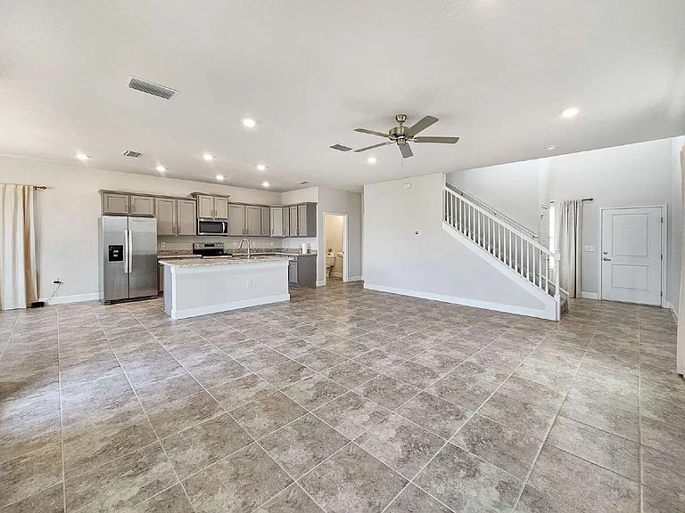 1109 Canfield Cir SE — Photo 4