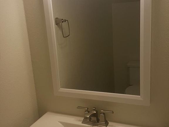 5th image of 601 N Constitution Ave